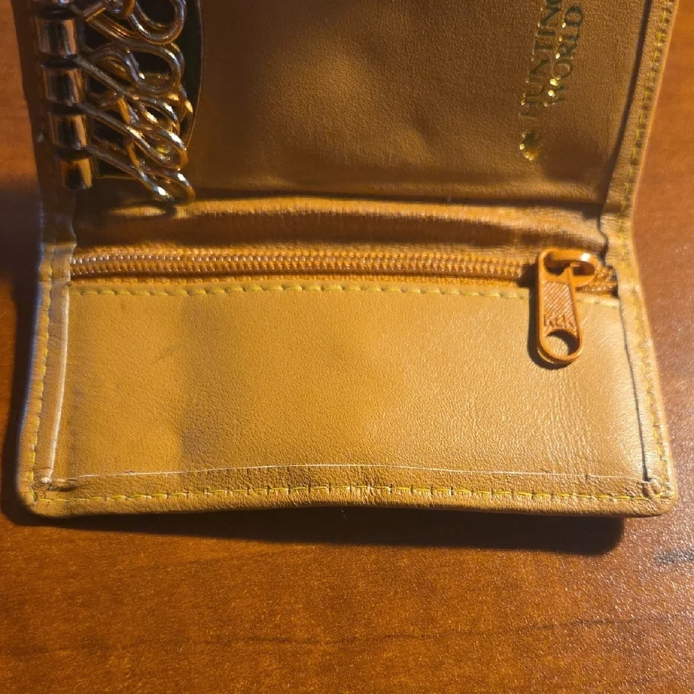 Hunting World Green Leather Key Wallet with Brown Logo